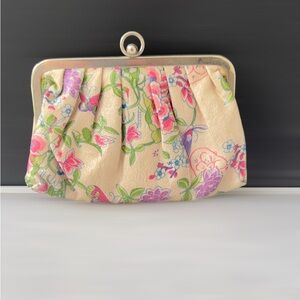 Elegant Vintage Cream Clutch